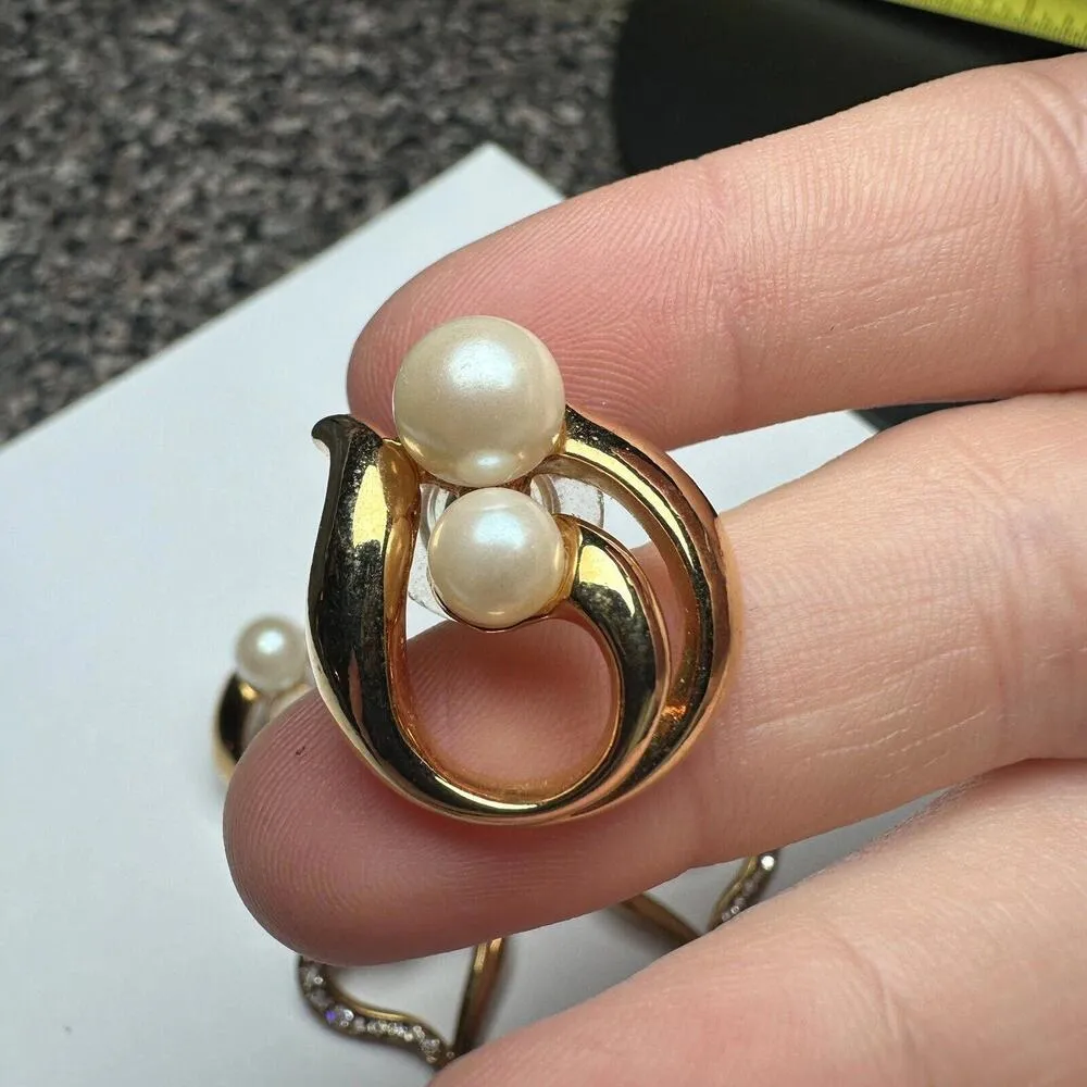 Avon Gold Tone Pierced Stud Earrings Lot - Image 4