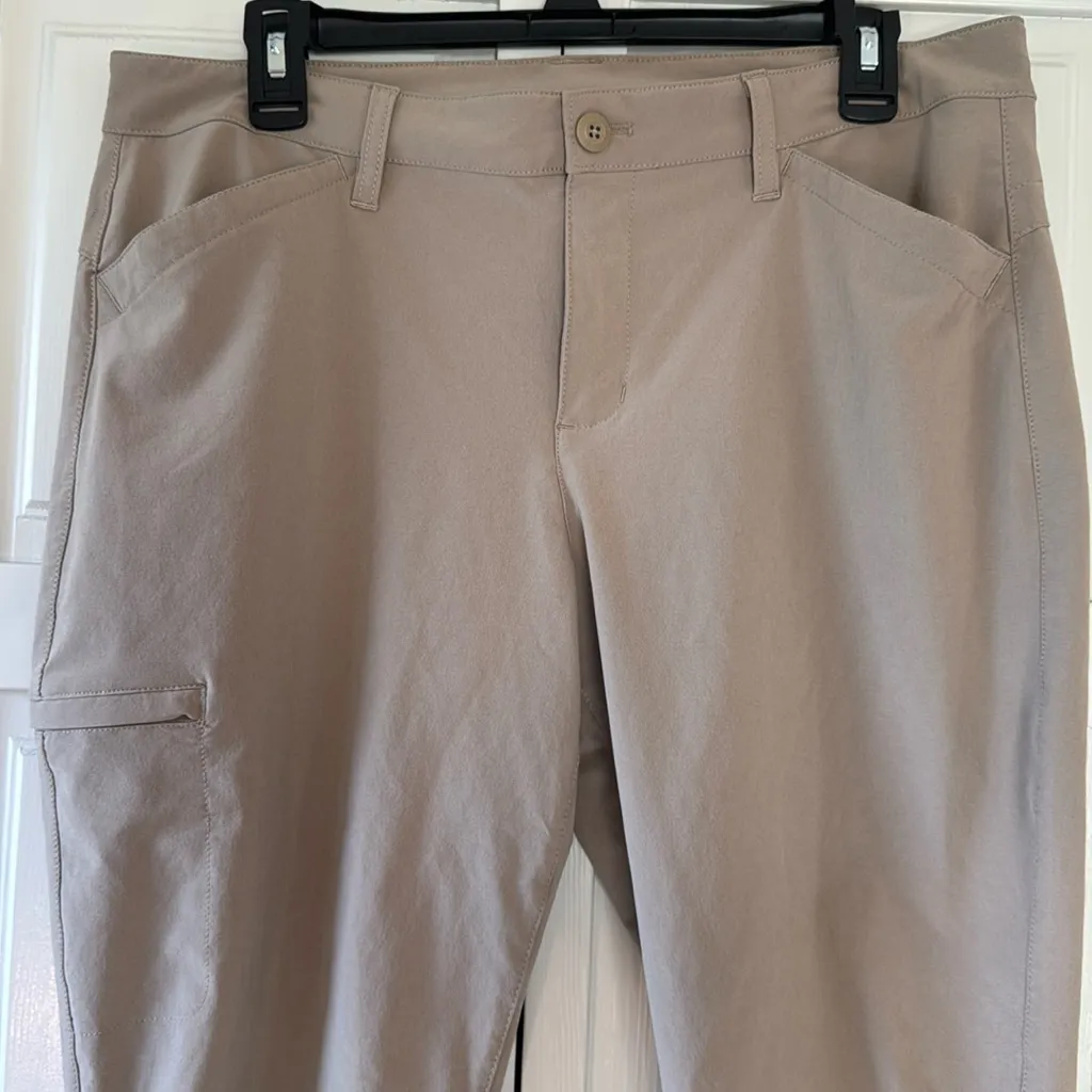 Eddie Bauer Women's Tan Cropped Capri Hiking Pants - Image 4
