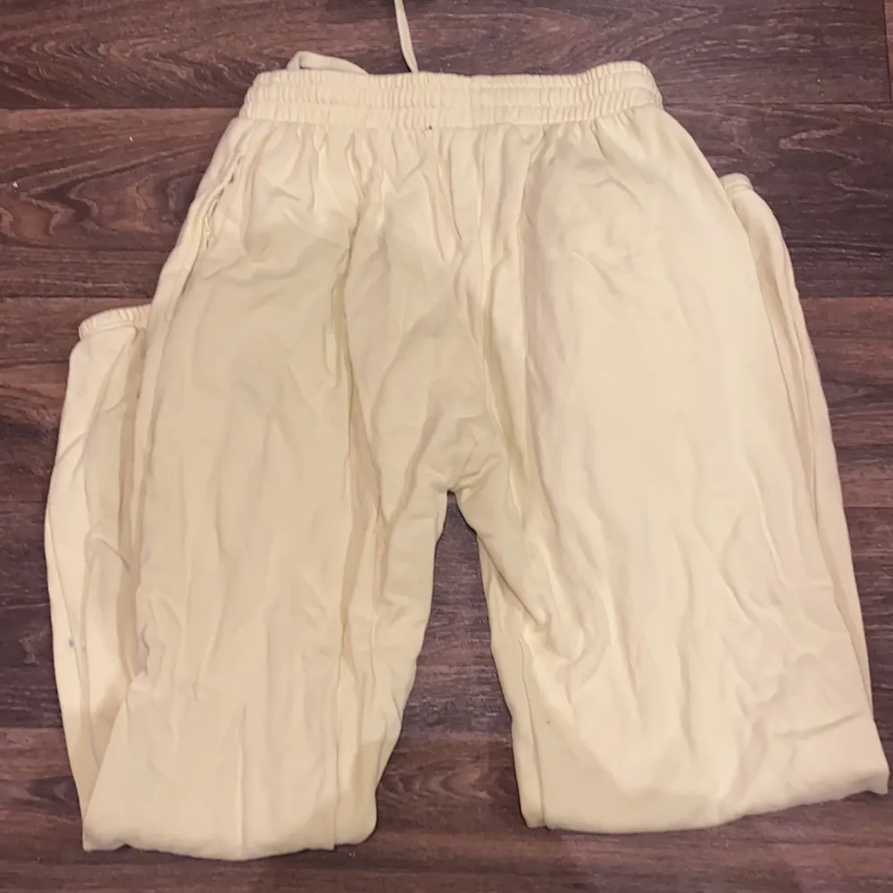 Talentless  Yellow Sweats - Image 4