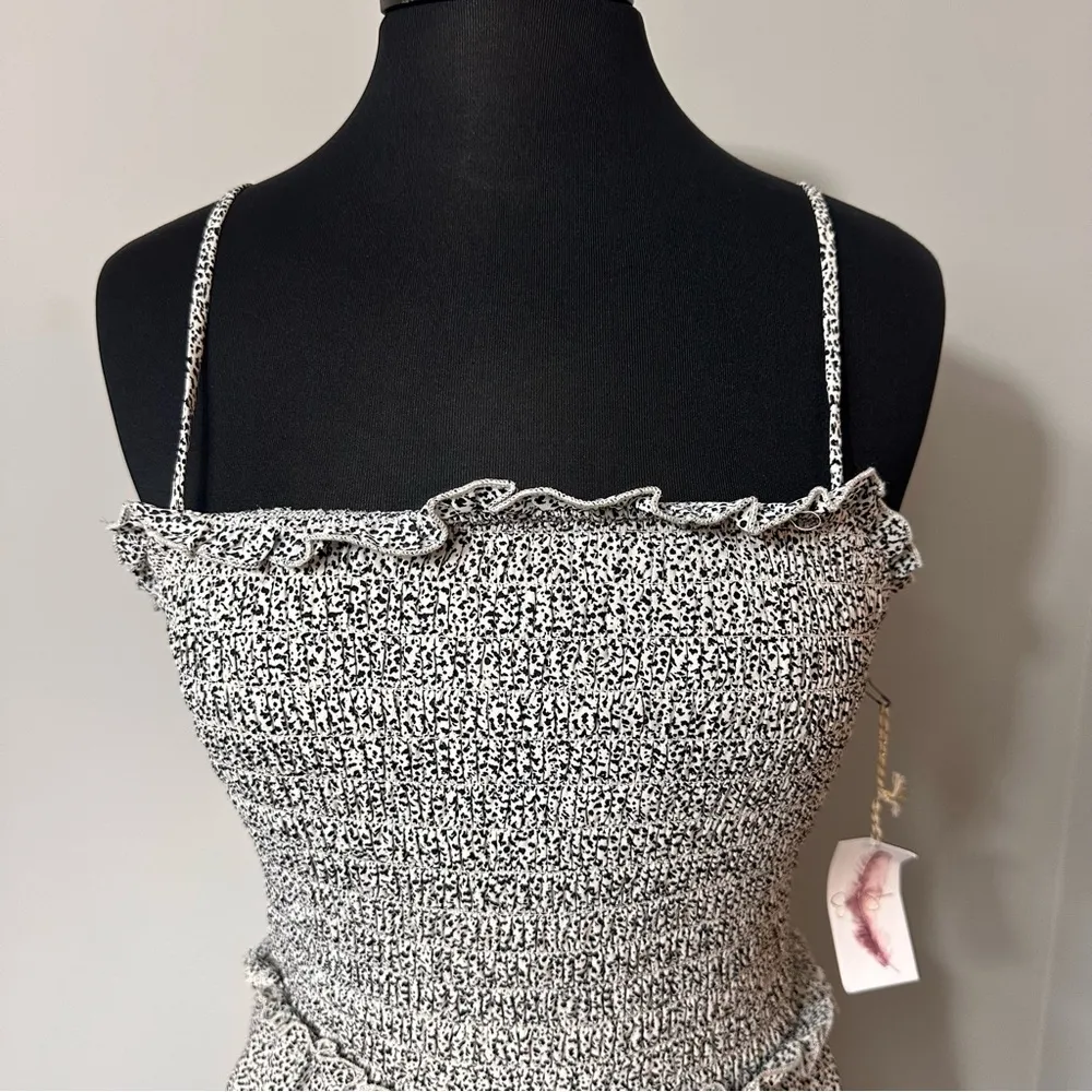 NWT Jessica Simpson Smocked Dress in Size Large - Image 2