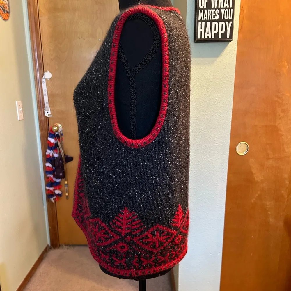 Nomadic Traders gray and red zip up vest snowflake winter stitching size L Size L - Image 4