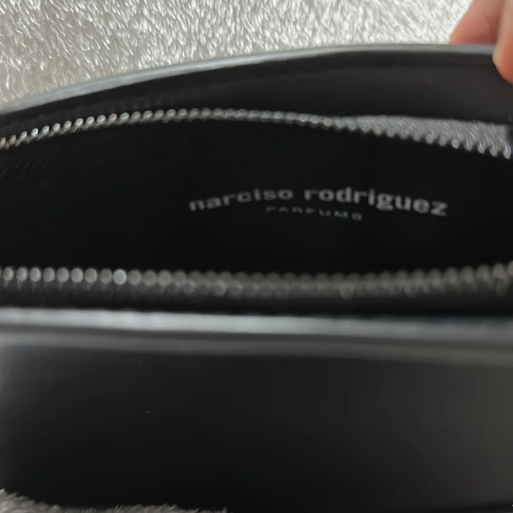 Narciso Rodriguez Parfums Black
Pouch/Clutch - Image 4