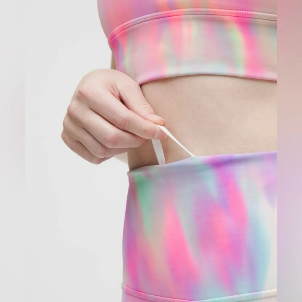 Lululemon Psychedelic Dye Wunder Train Shorts 6” in size 2 - Image 3