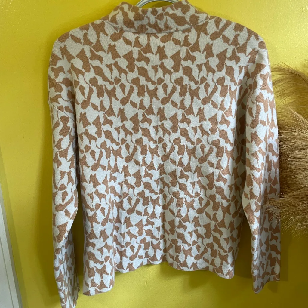 Tan and Cream Patterned Sweater - Image 2