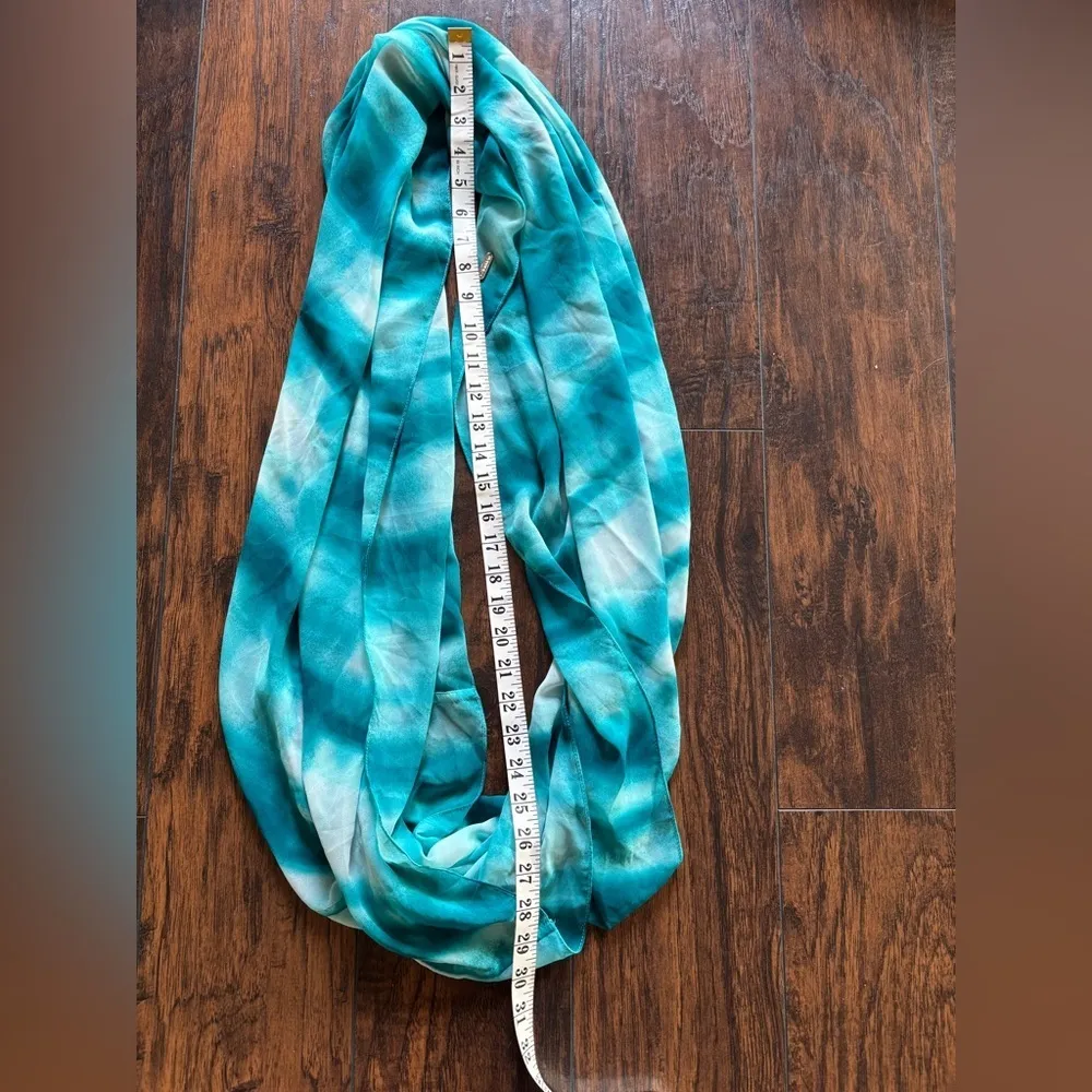 Calvin Klein Lightweight Teal White Infinity Scarf – Versatile Look - Image 7