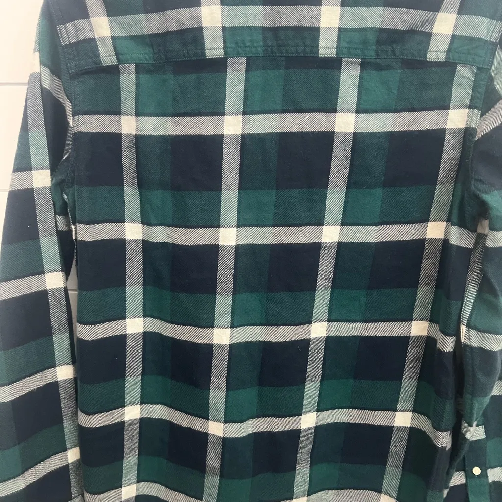 Abercrombie & Fitch green flannel button up 
Size 13/14 kids or small adult‎ - Image 4