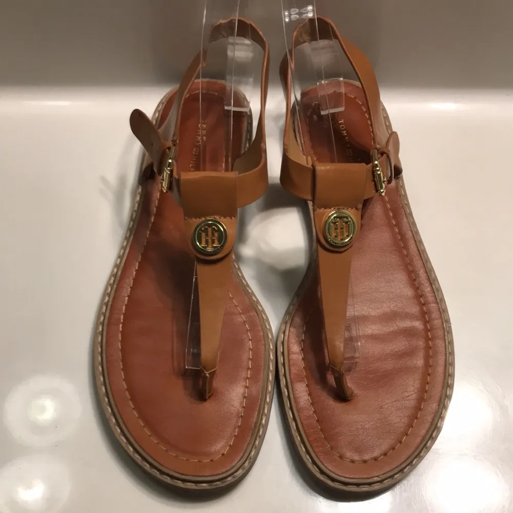 Tommy Hilfiger Women’s Burke Faux Leather Brown Hardware Thong Sandals - Image 2