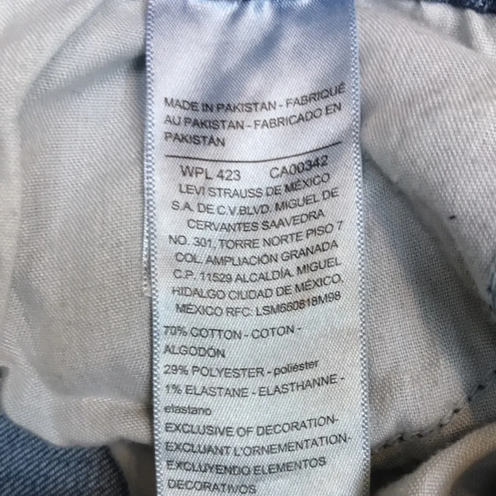 Signature by Levi Strauss & Co Women’s Mid-Rise Bootcut Medium Wash Denim Jeans - Image 12