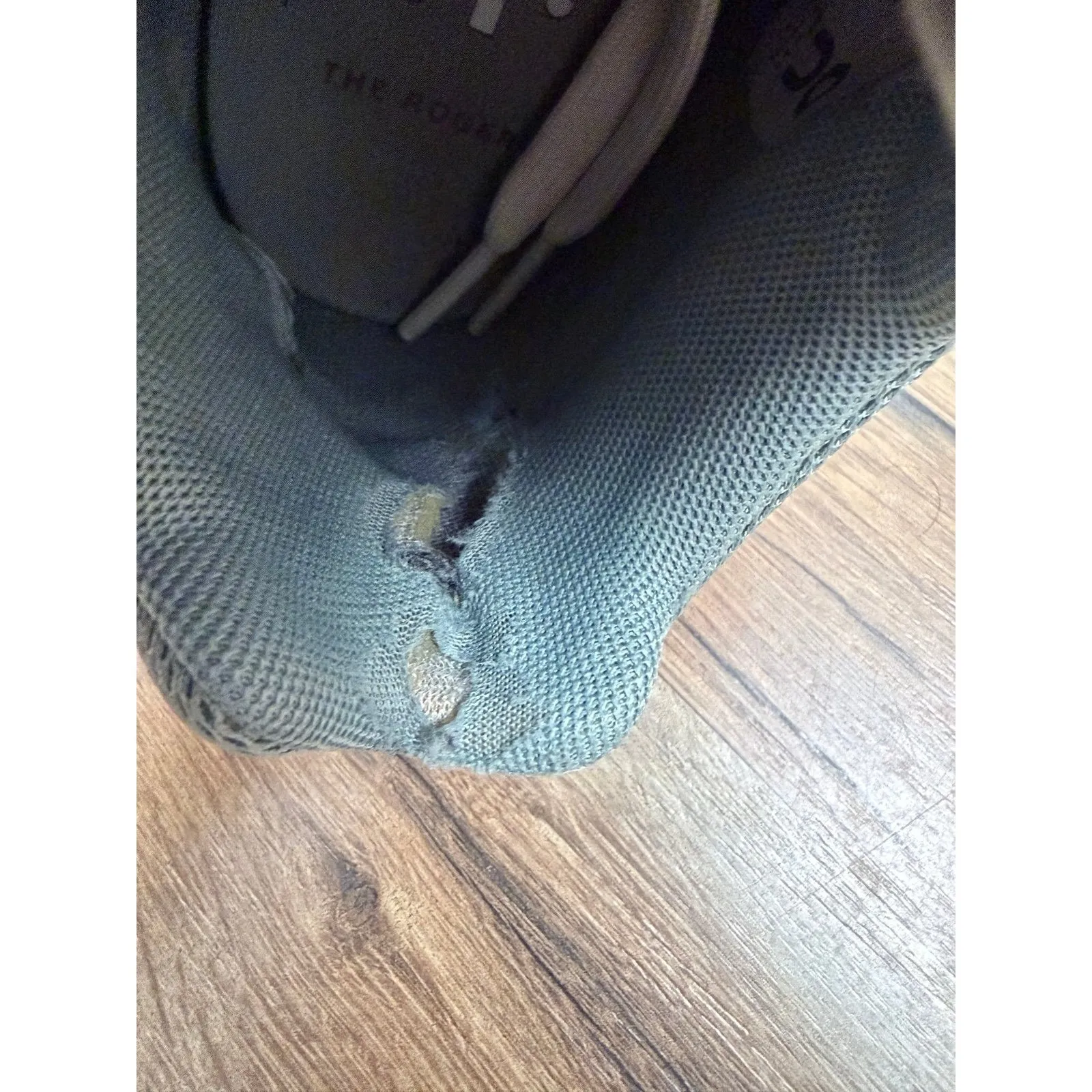 On Cloud "The Roger" Sneakers Men's 9.5White Leather Tennis Shoes Swiss Enginee - Image 8