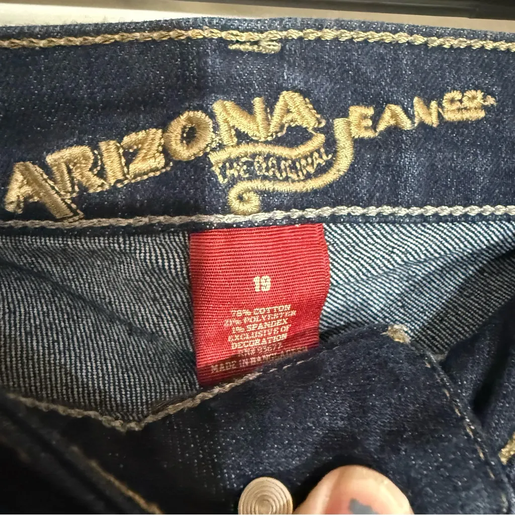 Arizona Jean Company Dark Blue, Cuffed Bermudas, Juniors Size 19 - Image 4