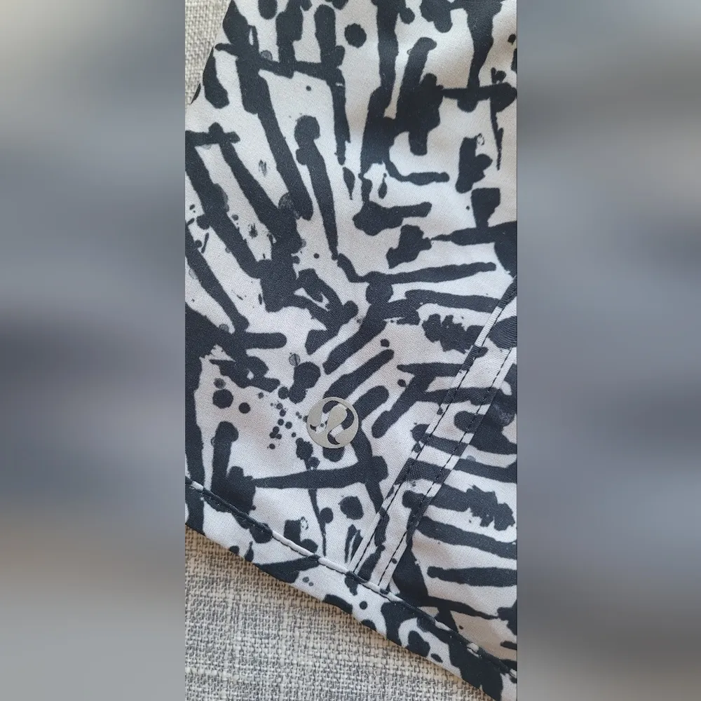 Lululemon sped up shorts - Image 3