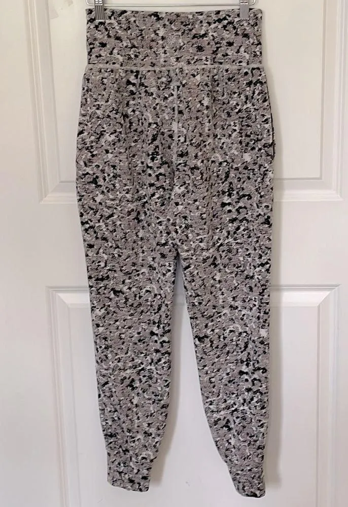 Athleta Salutation Textured Joggers Small - Image 3