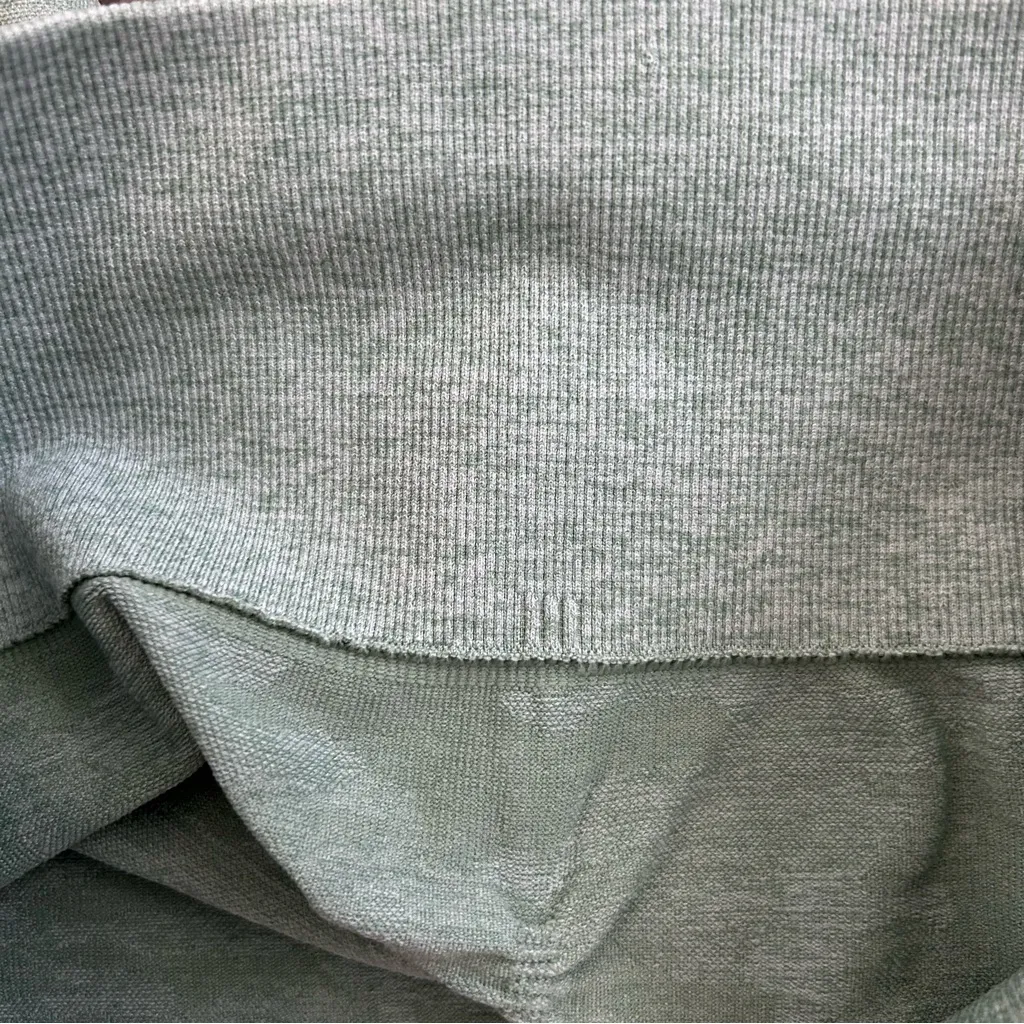 Gymshark Adapt Sage Green Camo Seamless Scrunch High Rise 25in Leggings M - Image 6