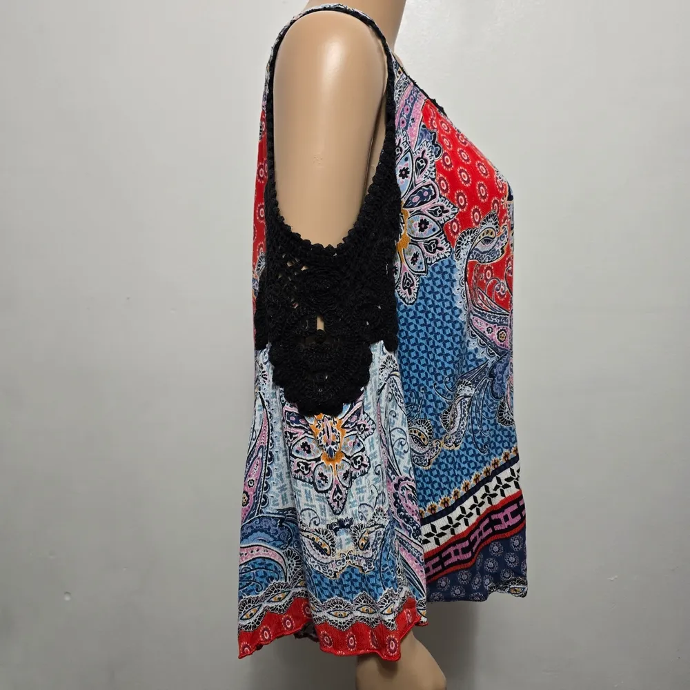 Bila Cold Shoulder Boho Top MP – Multicolor Paisley Print, Crochet Trim, Rayon Red Size undefined - Image 4