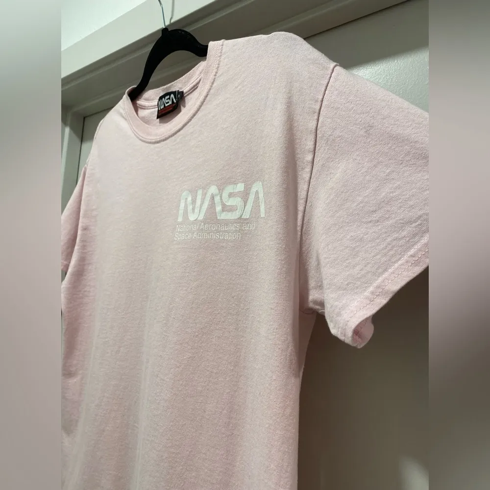 NASA Space Logo Light Baby Pink Short Sleeve Graphic Printed Tee T-Shirt - Small - Image 4
