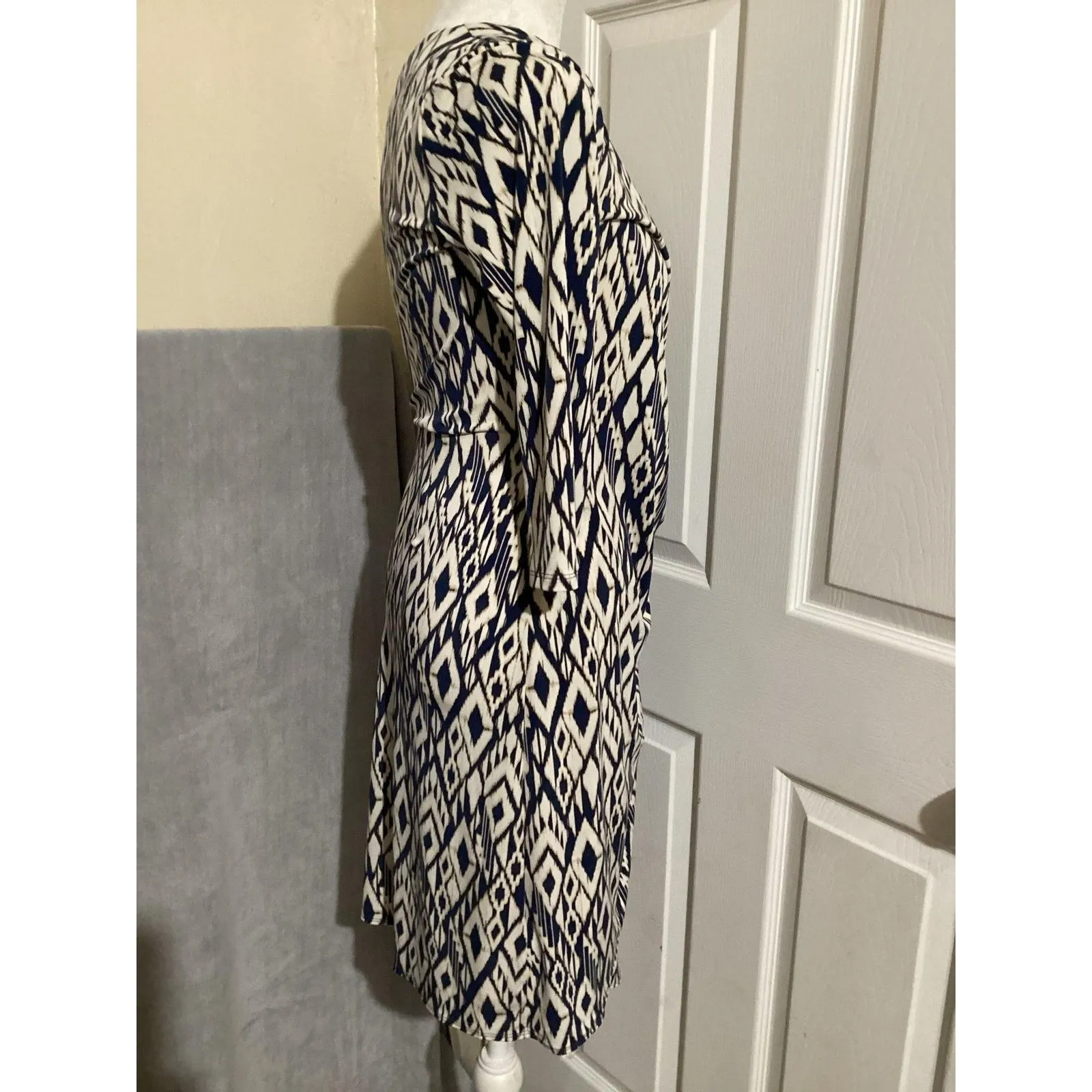 Tommy Bahama Dress Womens XS Blue White Ikat Faux Wrap Knot Front 3/4 Sleeve - Image 3