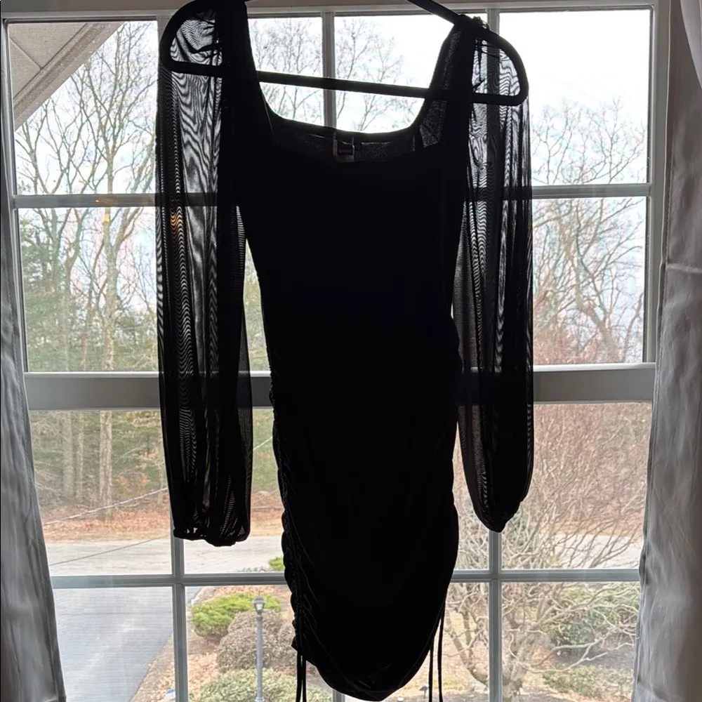 Adorable Black Ruched Dress From Windsor Size Small - Image 5