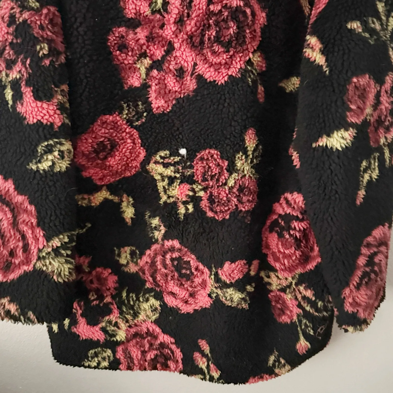 ETT:TWA ANTHROPOLOGIE | Winter Roses Sherpa Coat Black Floral Statement | Large - Image 6