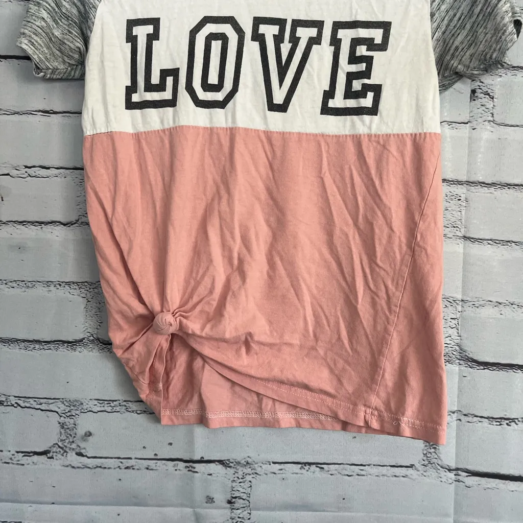 On Fire Colorblock “Love” Tee M Grey Pink White Casual Summer Streetwear Top Y2K - Image 4