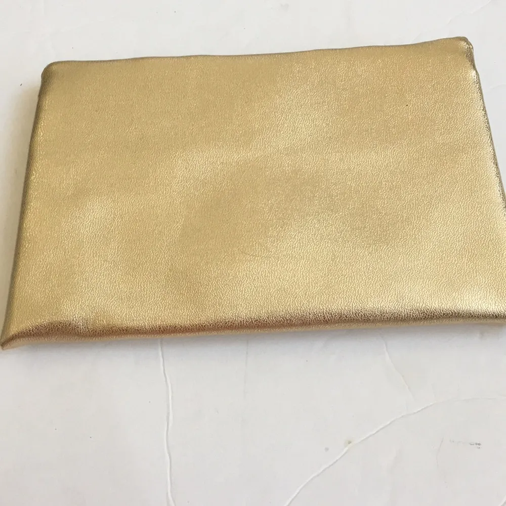 FINAL MARKDOWN NWOT ladies gold clutch purse - Image 3