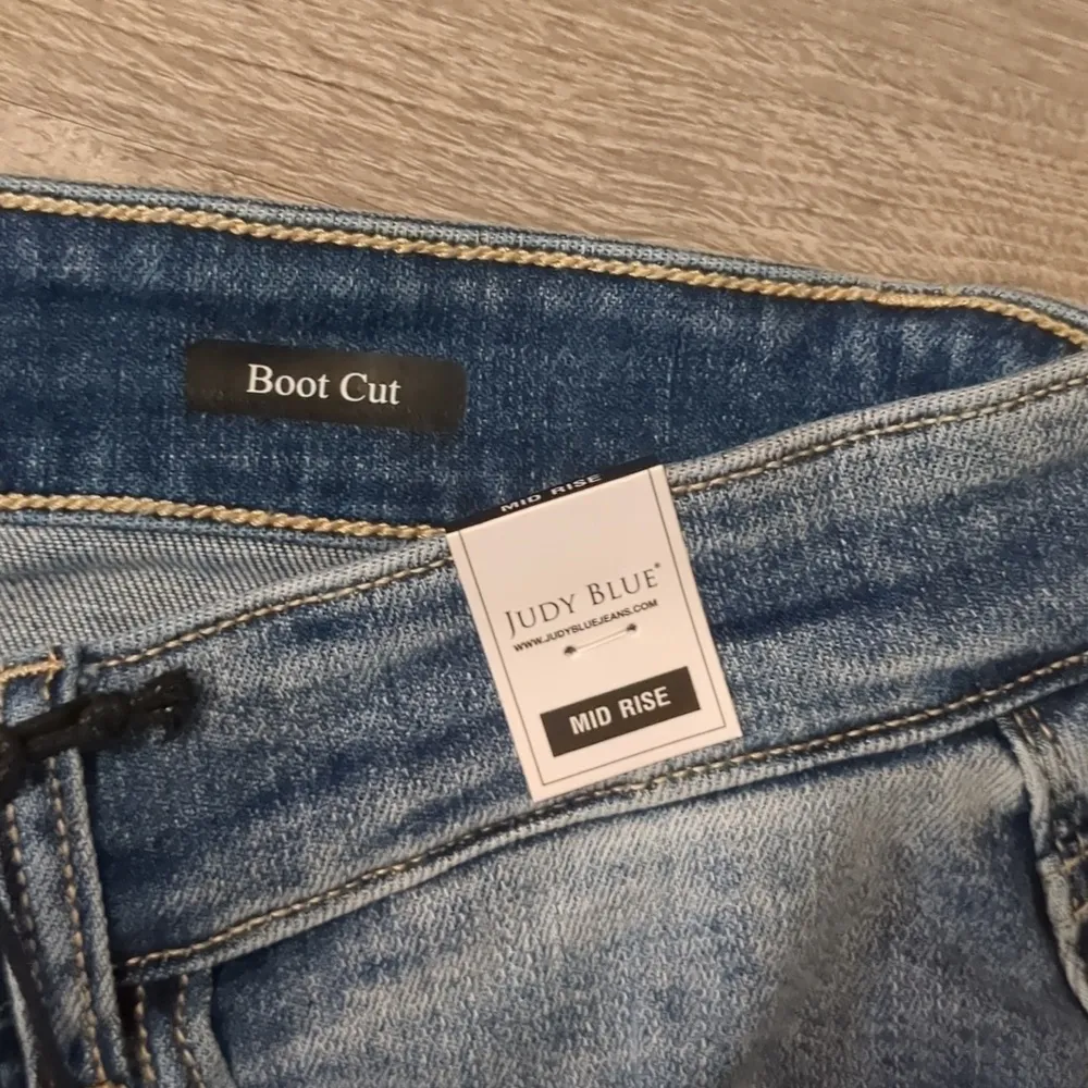 Judy blue distressed mid rise bootcut jeans size 16W - Image 7