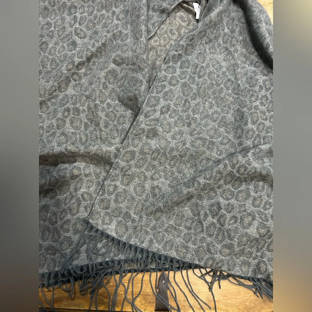 Woolrich Black, Gray & Tan Fringe Blanket Wrap Poncho One Size Fits Most - Image 5