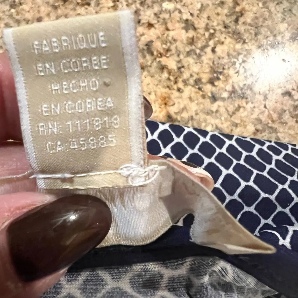 Michael Michael Kors Navy and White Patterned Blouse long bell sleeves EUC - Image 8