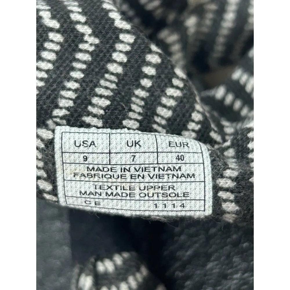 Sanuk Womens Yoga Sling Sandals Flip Flops Shoes Charcoal White Chevron Size 9 - Image 4