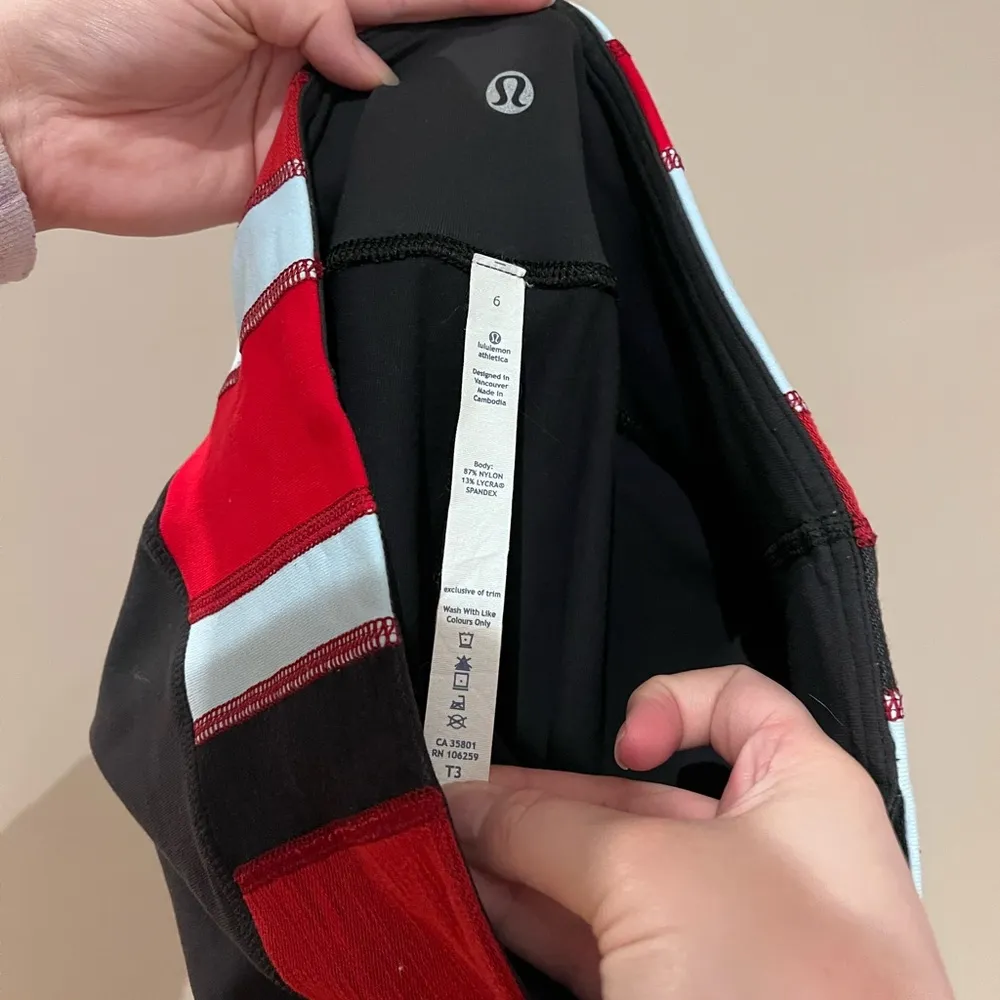 Lululemon Cropped Black and Patterned Leggings Size 6 - Image 5