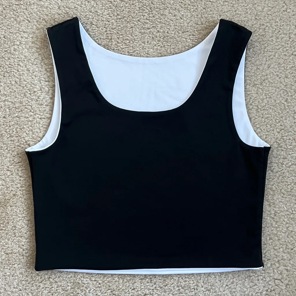 Like New Express Reversible Black and White Crop Tank Top in Women's Medium - Image 3