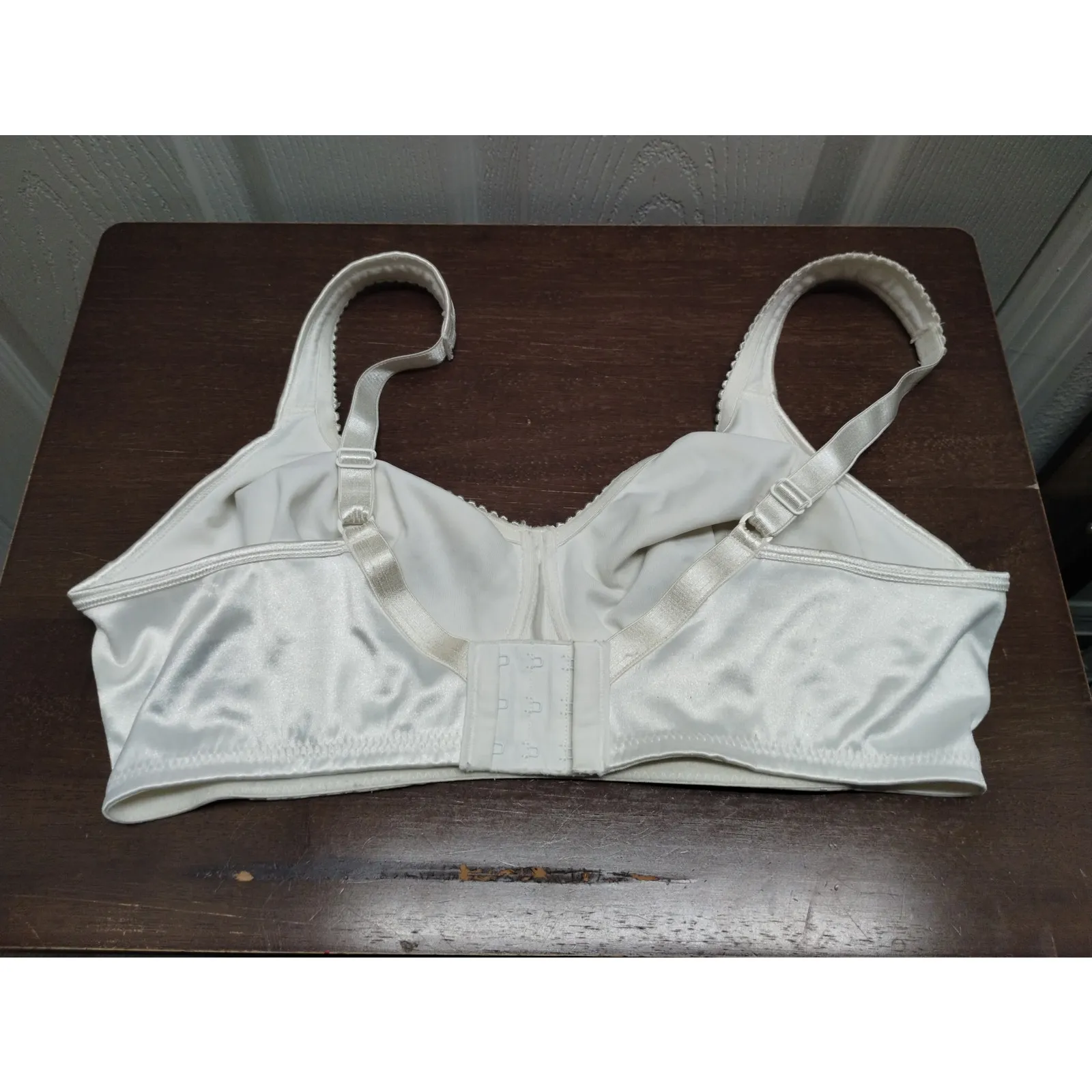 Playtex Size 38D Lift and Support 18 Hour White Floral Minimizer Bra 4745 - Image 3