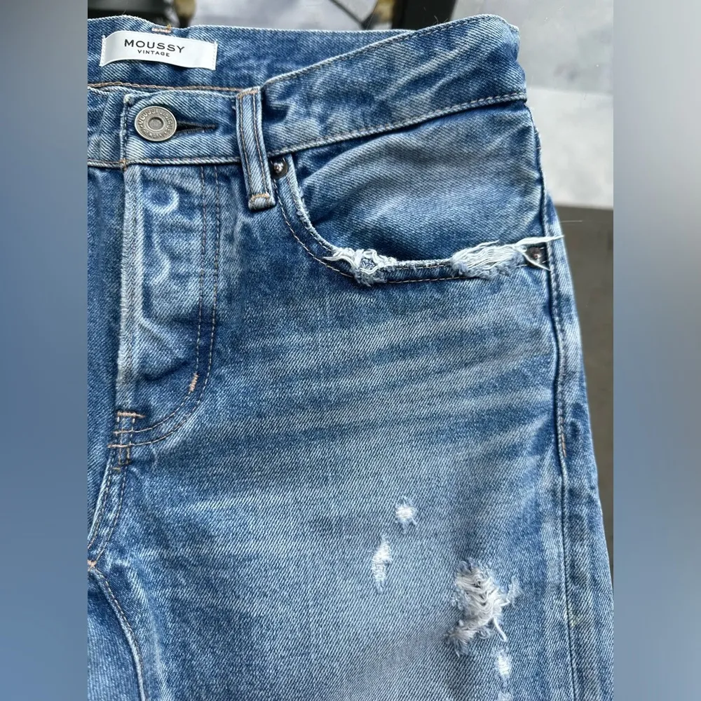 Moussy Vintage Aberdeen Tapered Distressed Denim Jeans in Blue - Image 7