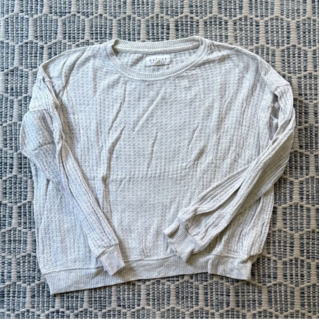 Velvet by Graham & Spencer Light Gray Waffle knit Long Sleeve Top Small - Image 2