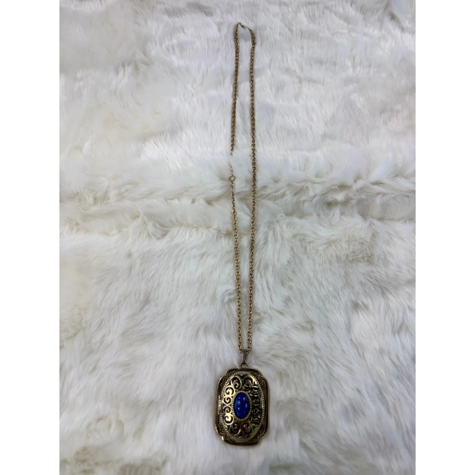 AVON vtg Gold Tone Locket Necklace Blue Stone Filigree Ornate Square Pendant - Image 3