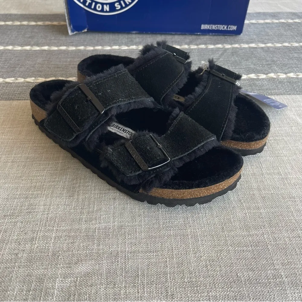 NWT Birkenstock Arizona Shearling Sandals Black Size 38 US 7 - Image 5