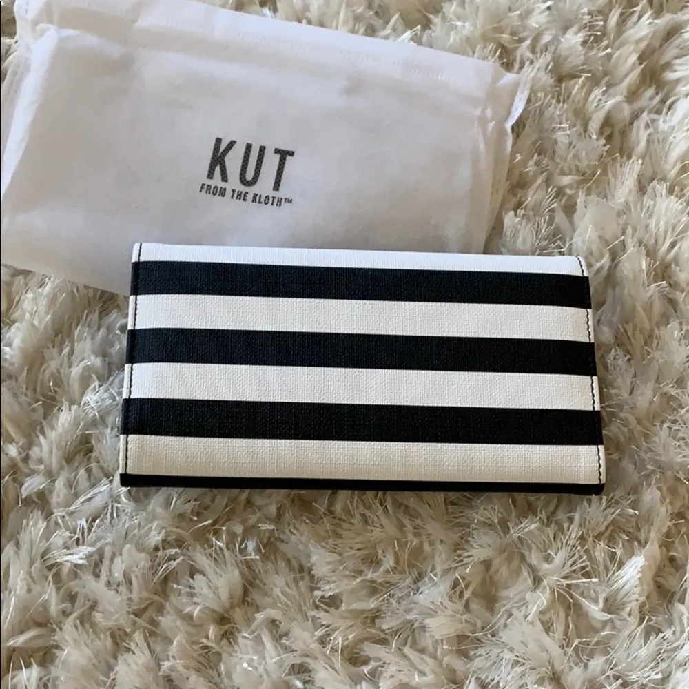 Brand new KUT from the Kloth Striped Wallet - Image 3