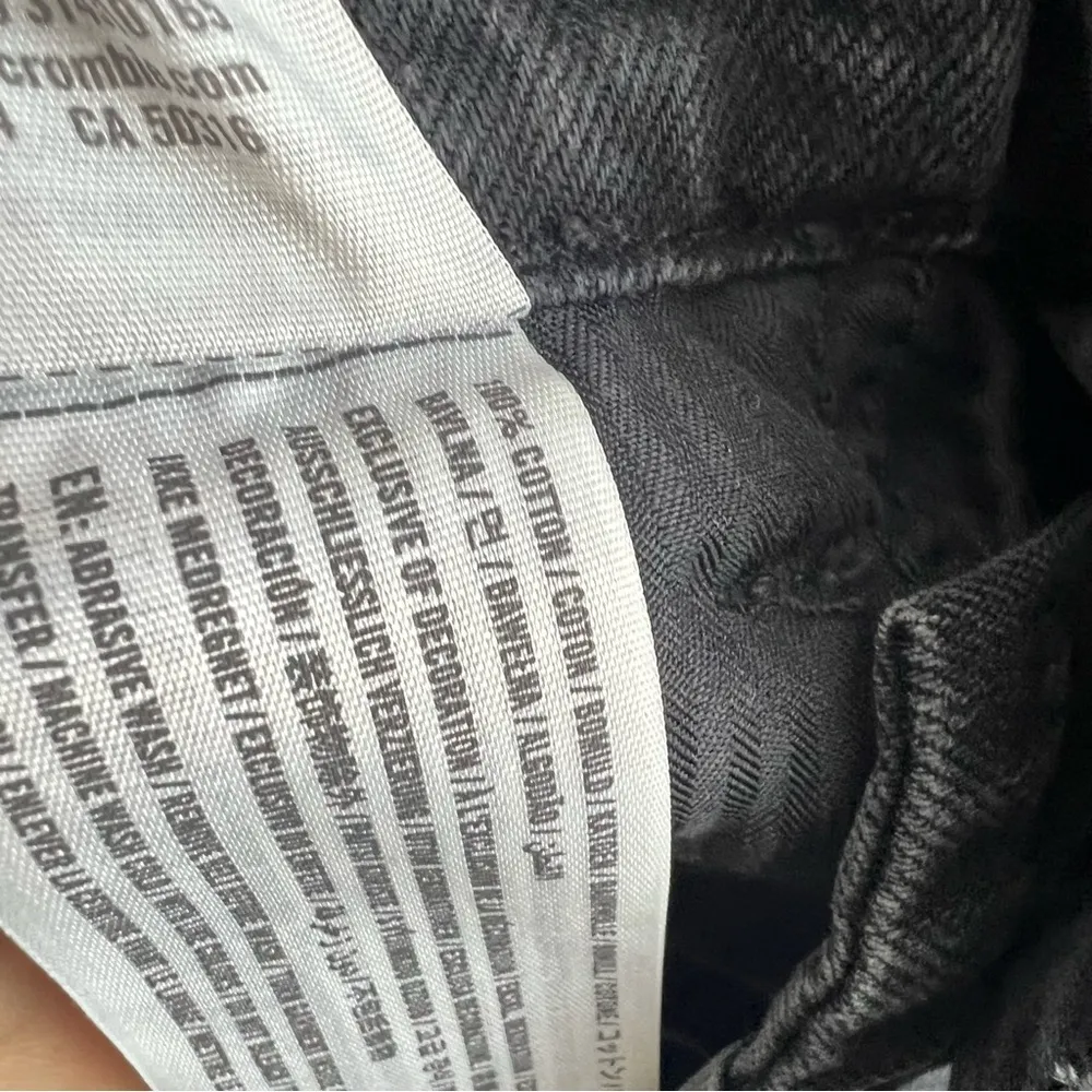 Hollister High Rise Mom Shorts Cuffed Hem Black Wash Fade 26 - Image 6