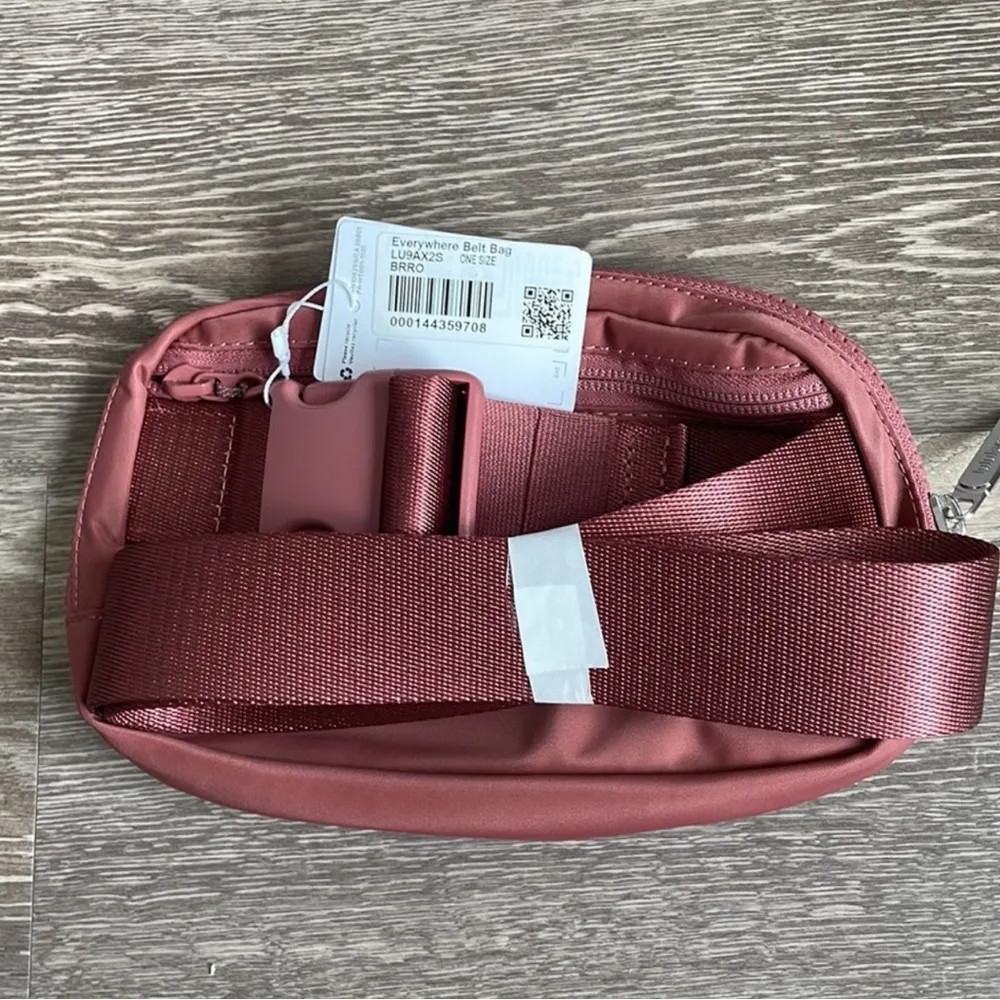 LULULEMON EVERYWHERE BELT BAG in BRIER ROSE. - Image 3