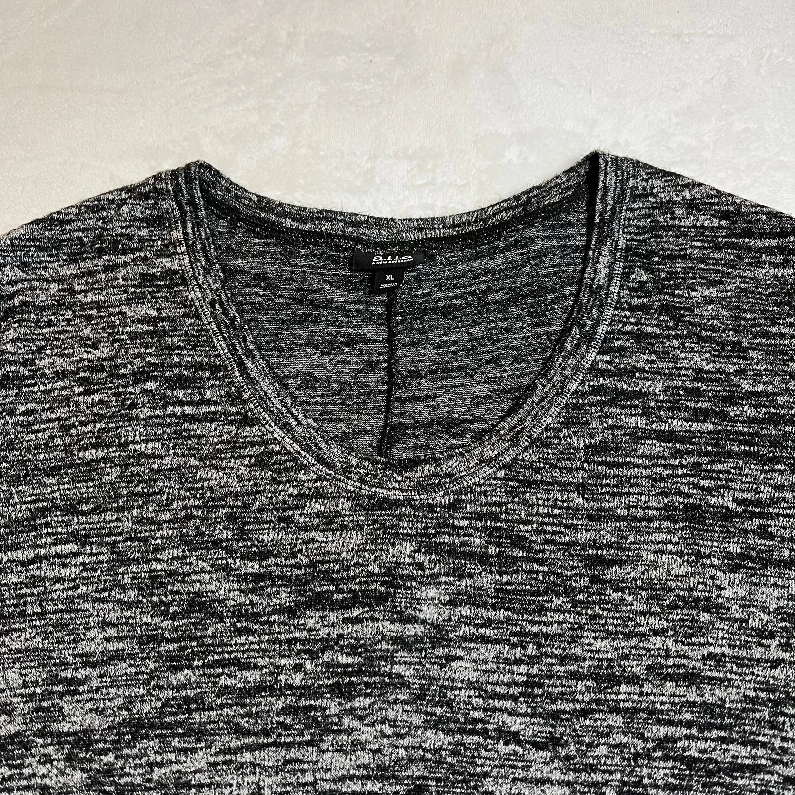 a.n.a. V-Neck Knit T-Shirt Size XL Stretch Casual Minimalist Neutral Lightweight - Image 3