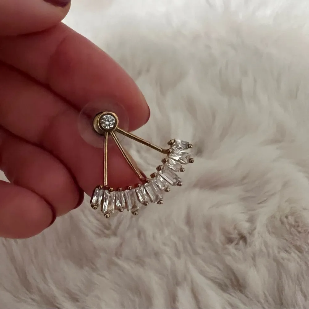 ⭐️ Gold & Crystal Fan Triangular Earrings EUC - Image 2