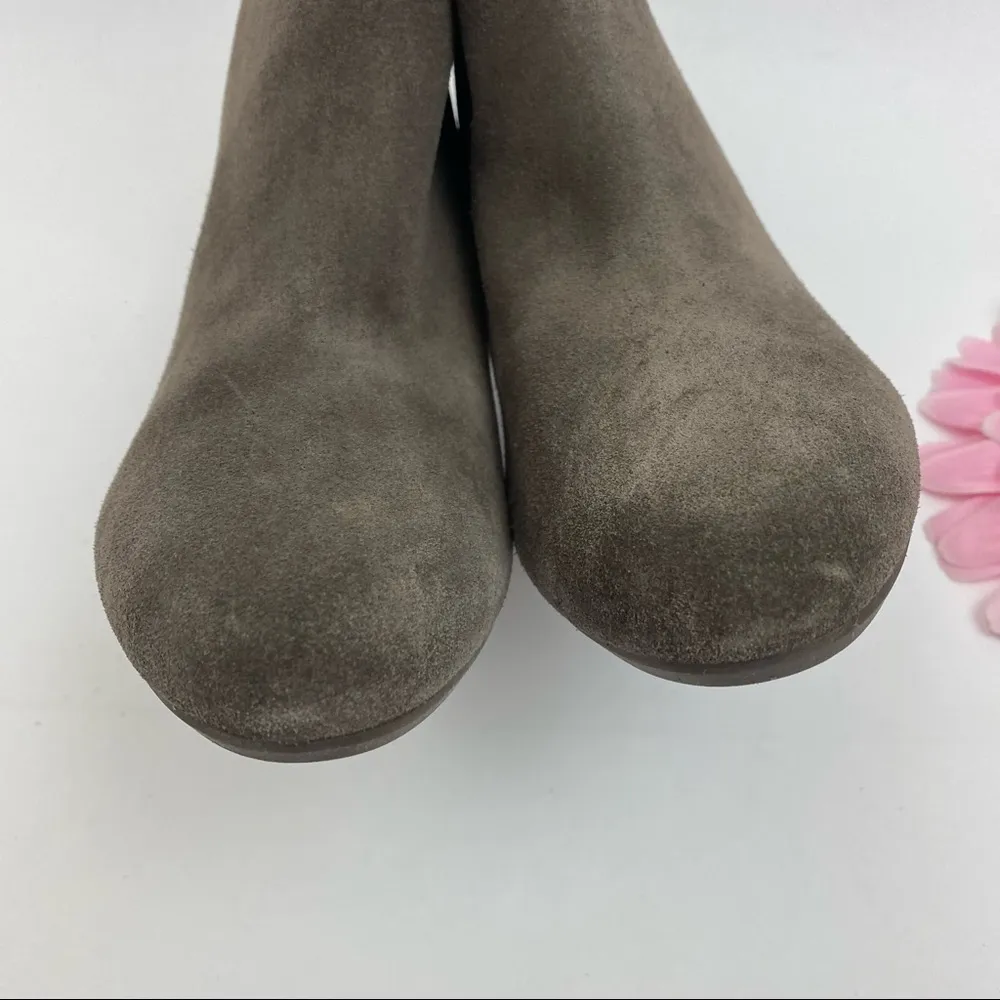 Paloma Suede Leather Wedge Ankle Boots Booties: Greige (Grey/Beige) - Image 4