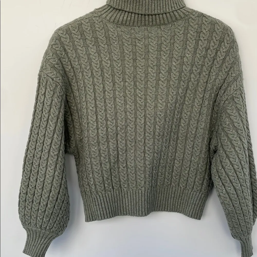 Truth by Republic Chunky Knit Turtleneck Sweater with Cable Pattern Small Gray Size undefined - Image 13