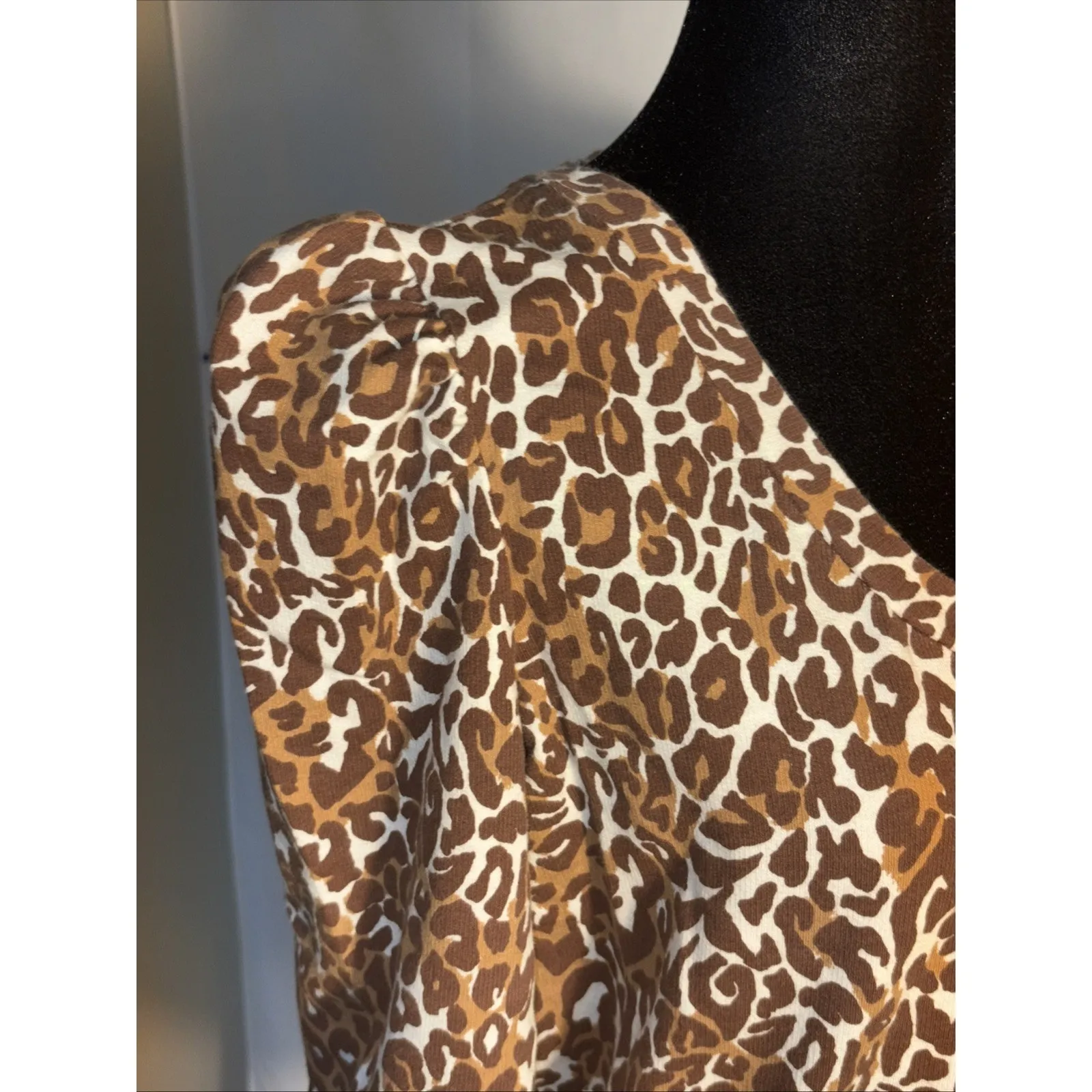 Lilly Pulitzer Jansen V- Neck Sweatshirt Chocolate My Favorite Spot Print! 💕 - Image 4