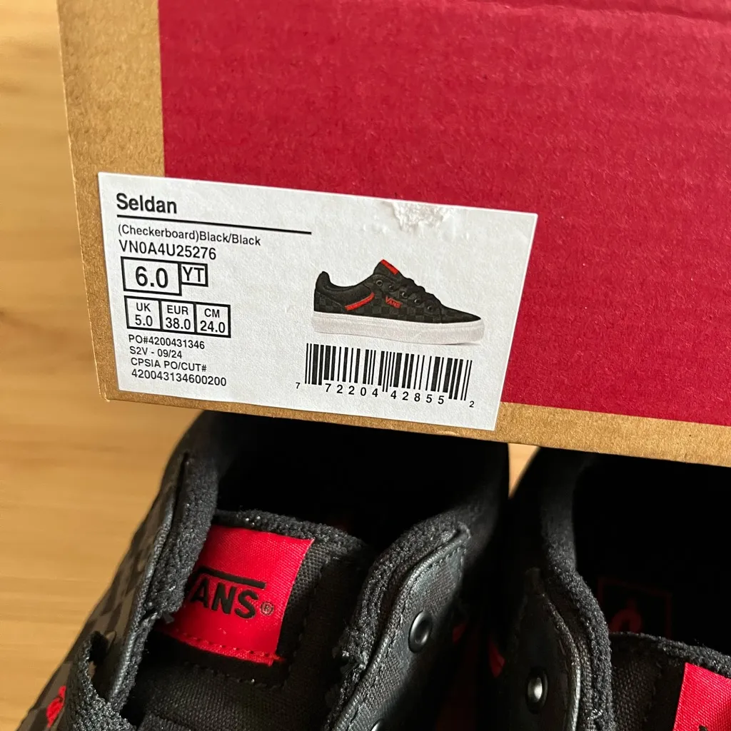 Vans Seldan Checkerboard Black Shoes Kids 6.0 US Women 7.5 US - Image 9