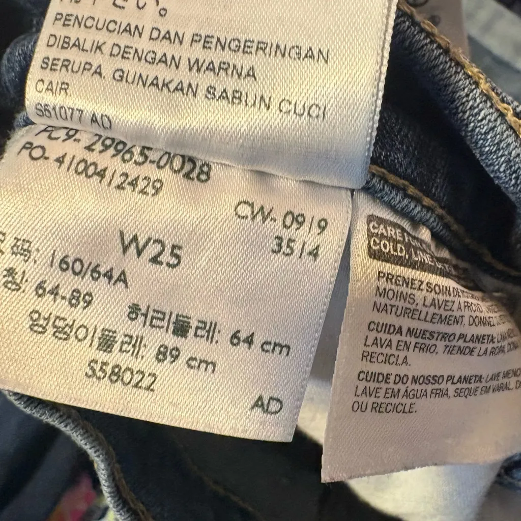 Levi mid length shorts 25‎ - Image 4