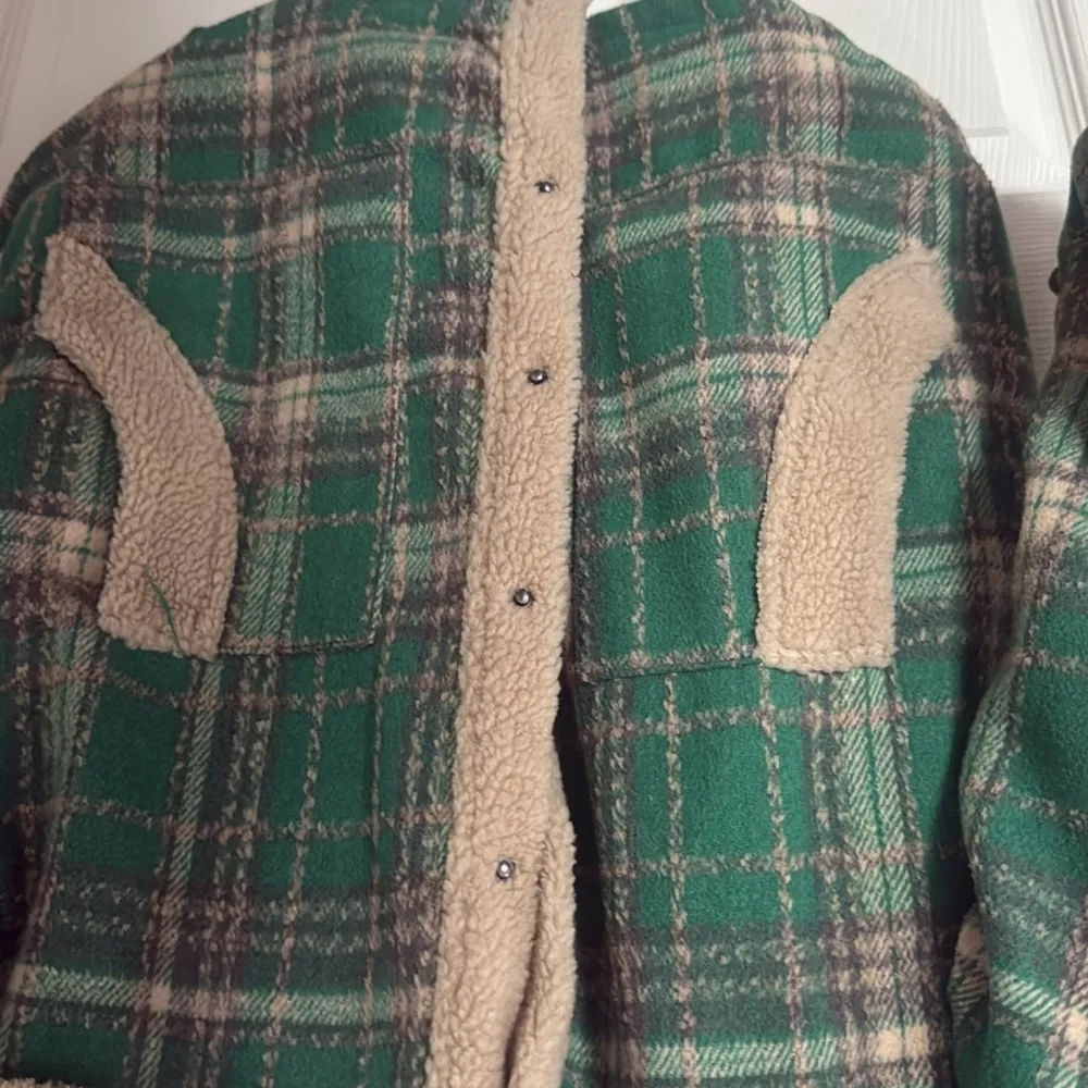 Plaid Green and Tan panache Shacket medium oversized fleece - Image 3