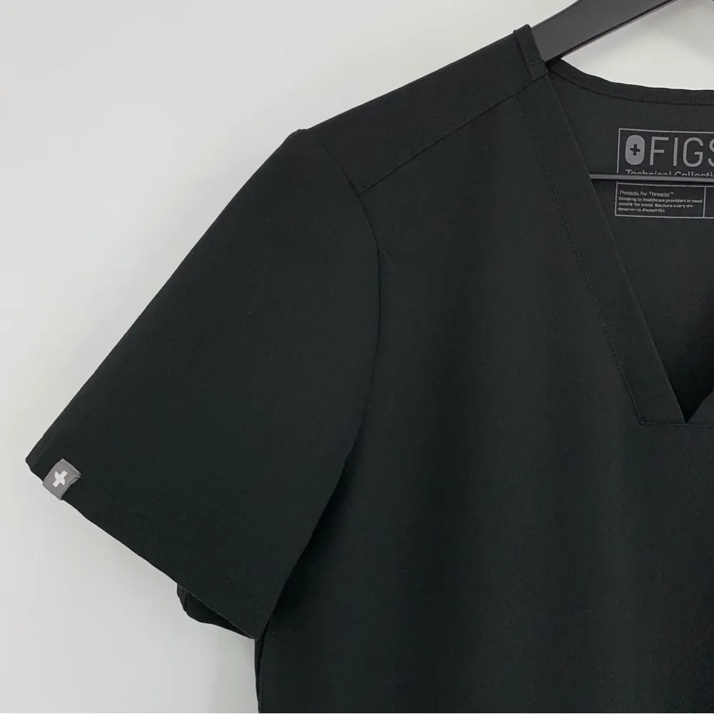 FIGS Casma Three Pocket Scrub Top Black S - Image 2