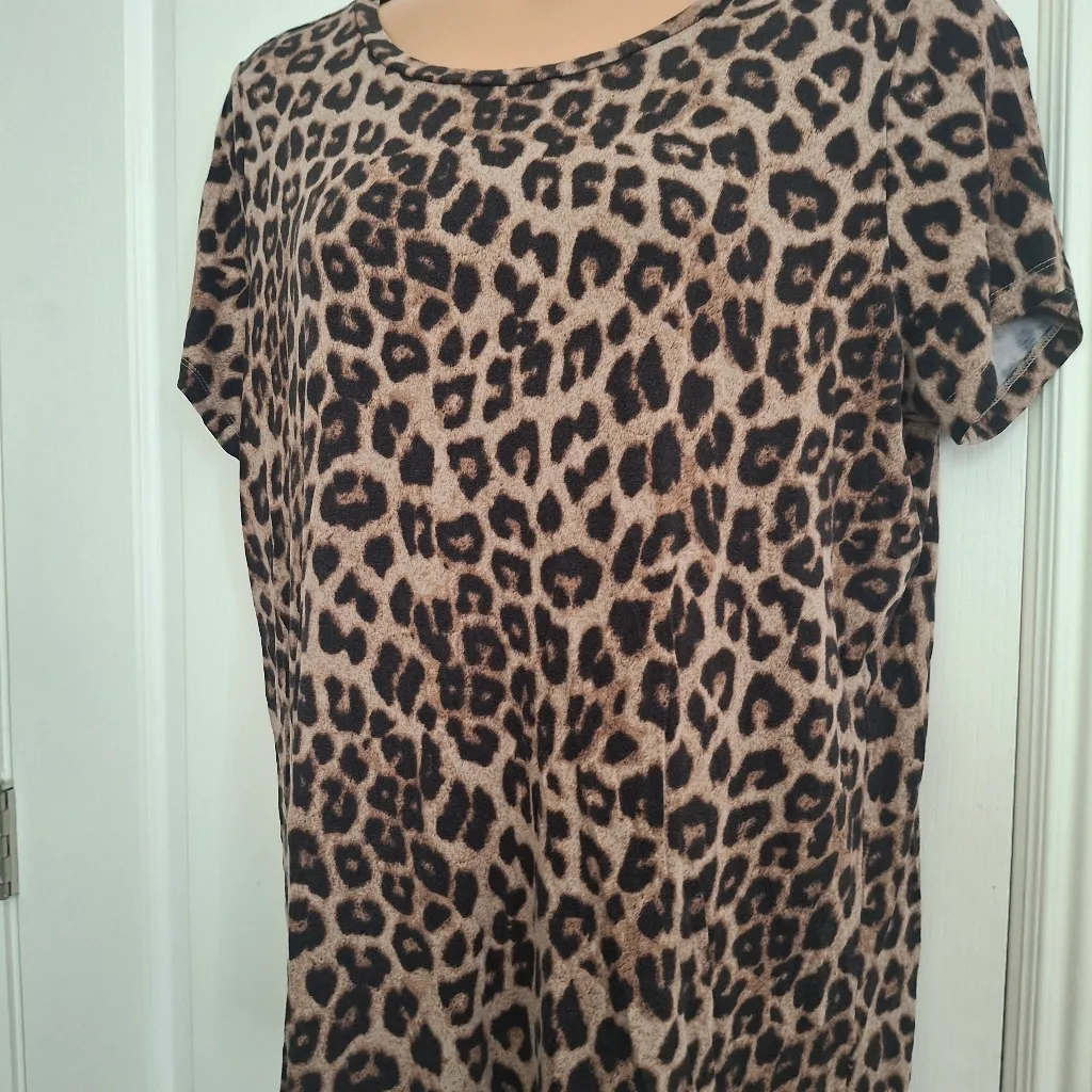 Torrid Sz 2 Leopard Print Women's Top - Image 4