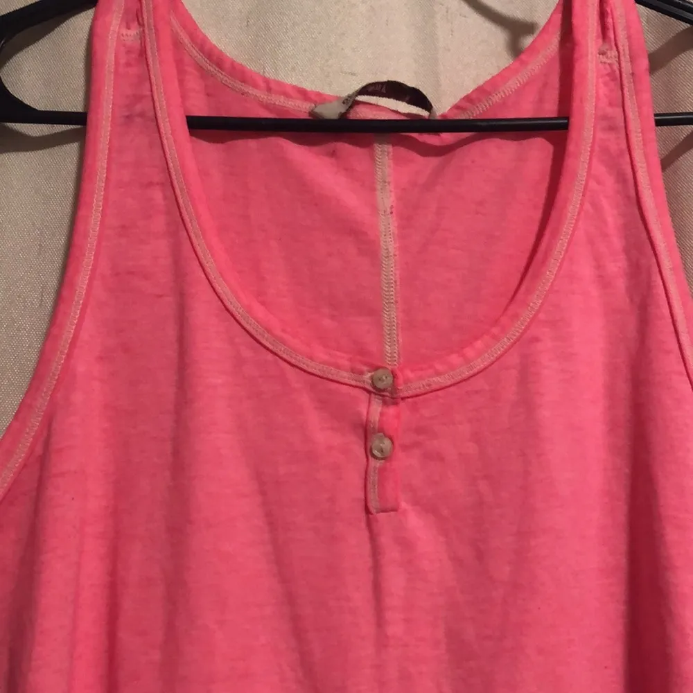 🎉4 for $20 Old Navy Bright Pink Tank, size large - Image 2