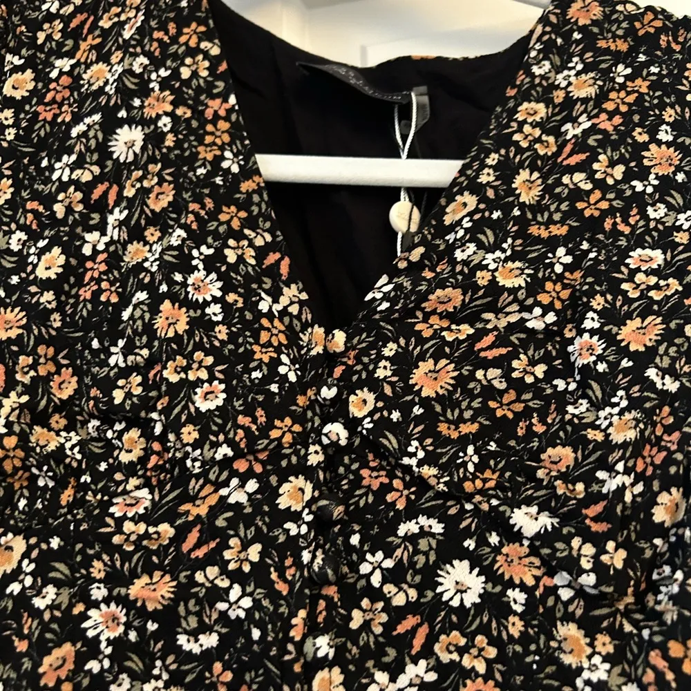 Floral Black Long Sleeve V Neck Crop Top - Image 3